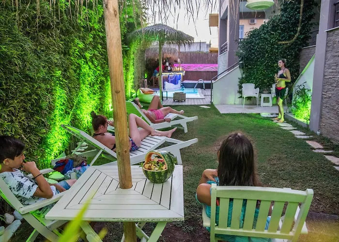 Sun George Apart Otel Finikounta